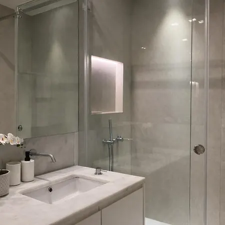 Daire 2 Bed Flat With Balcony In