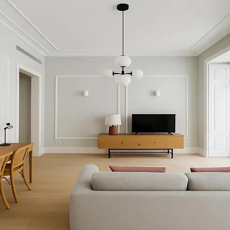 2 Bed Flat With Balcony In Lägenhet