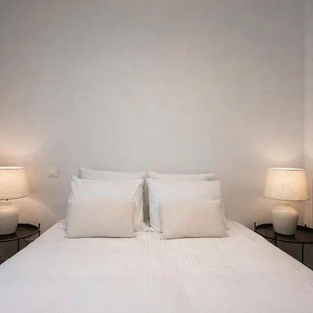 2 Bed Flat With Balcony In * Lisbona