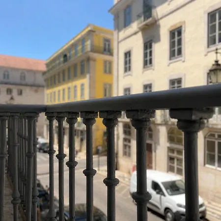 2 Bed Flat With Balcony In Appartement *