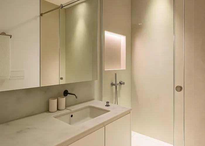 2 Bed Flat With Balcony In