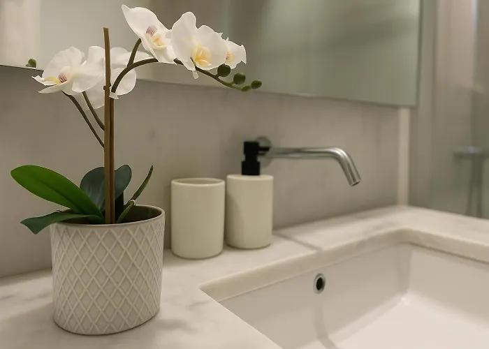 2 Bed Flat With Balcony In Lisboa