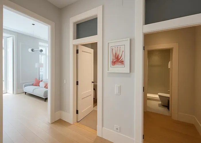 2 Bed Flat With Balcony In Apartament