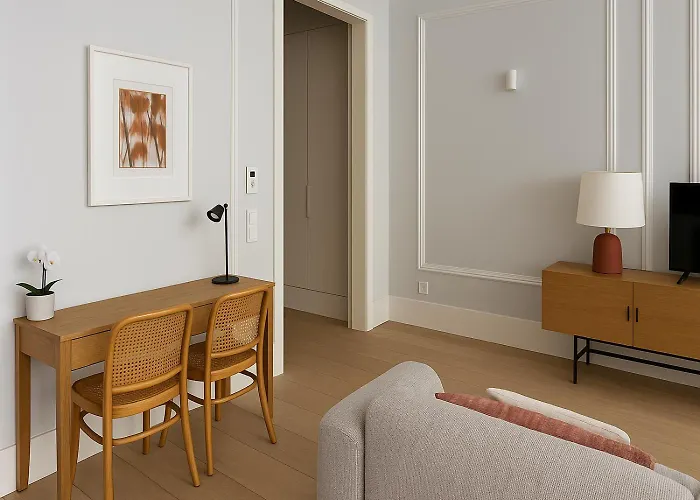 Apartament 2 Bed Flat With Balcony In