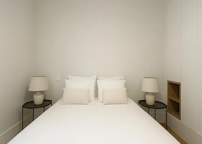 2 Bed Flat With Balcony In Apartmán *