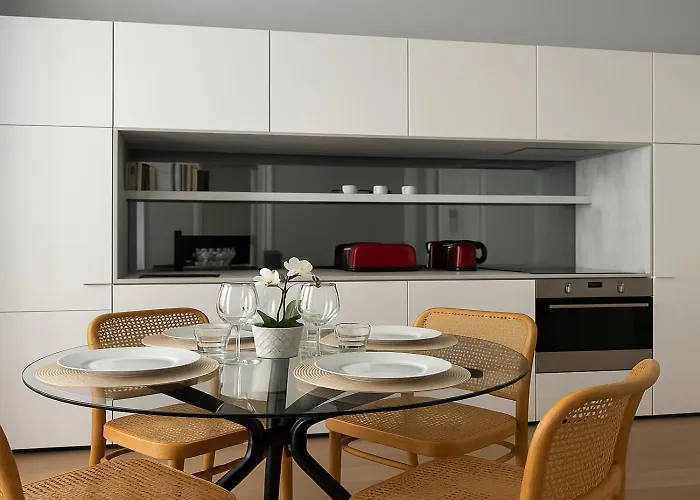 2 Bed Flat With Balcony In * Lizbona