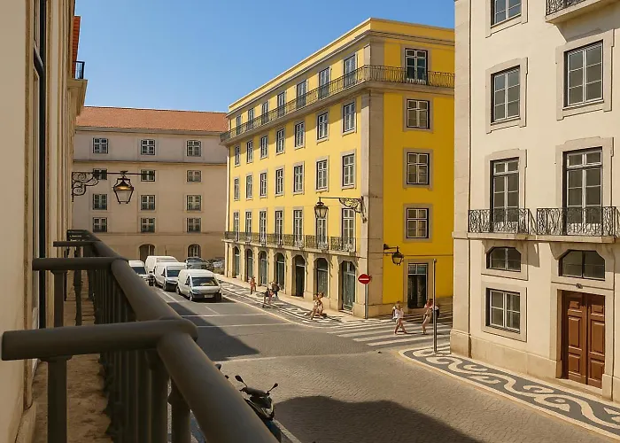 2 Bed Flat With Balcony In Apartmán *