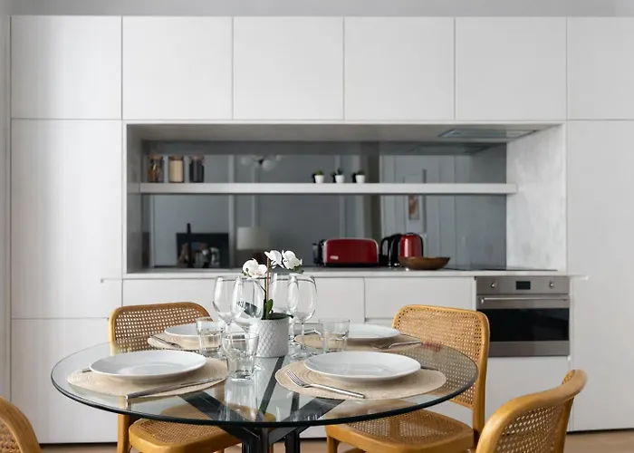 2 Bed Flat With Balcony In Appartamento