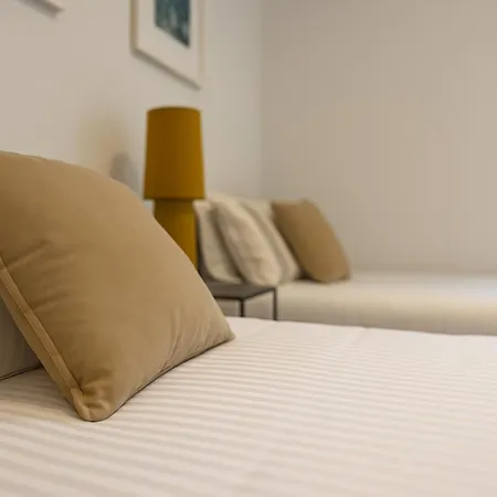 2 Bed Flat With Balcony In Lejlighed