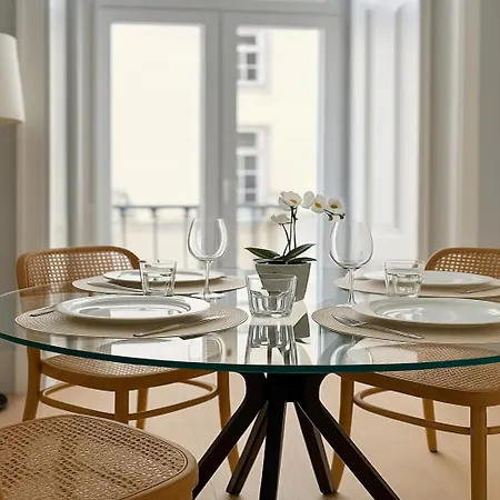 2 Bed Flat With Balcony In 公寓 *