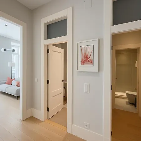 2 Bed Flat With Balcony In 公寓