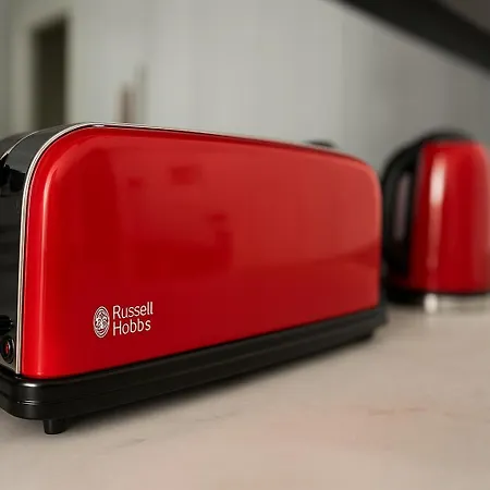 2 Bed Flat With Balcony In 公寓 *