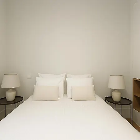 2 Bed Flat With Balcony In 公寓 *