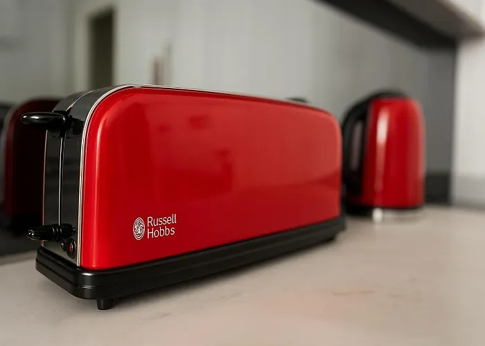 2 Bed Flat With Balcony In Διαμέρισμα *