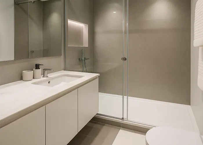 2 Bed Flat With Balcony In