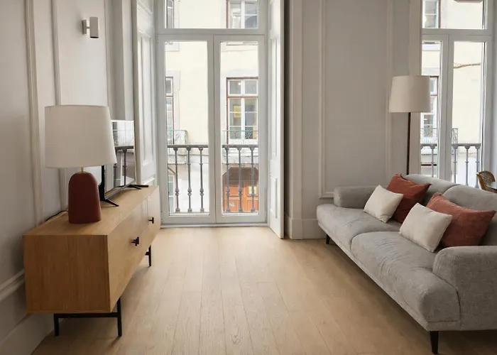 2 Bed Flat With Balcony In